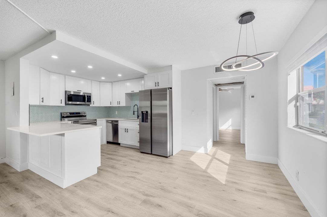 For Rent: $1,495 (1 beds, 1 baths, 720 Square Feet)