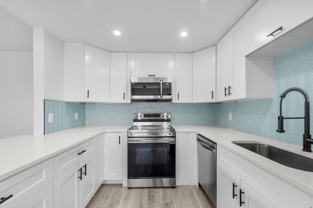 For Rent: $1,495 (1 beds, 1 baths, 720 Square Feet)