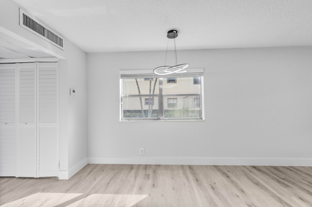 For Rent: $1,495 (1 beds, 1 baths, 720 Square Feet)