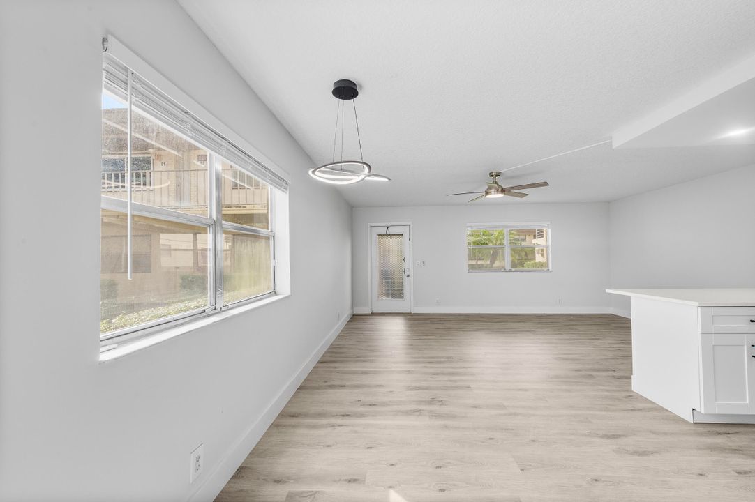 For Rent: $1,495 (1 beds, 1 baths, 720 Square Feet)