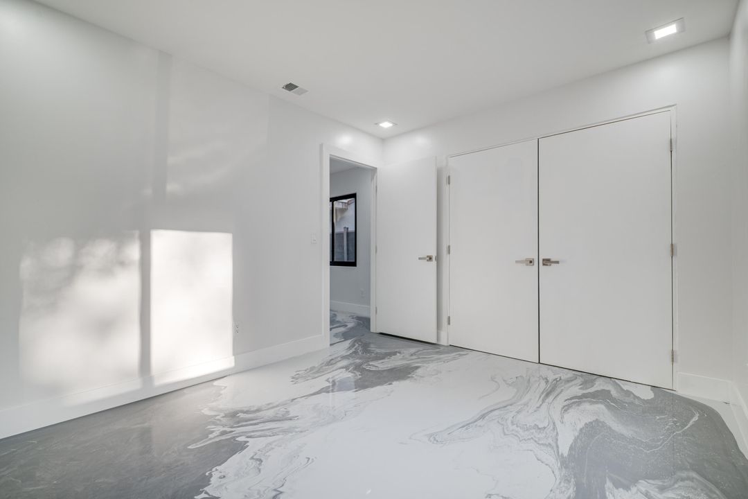 For Rent: $2,400 (2 beds, 2 baths, 1350 Square Feet)