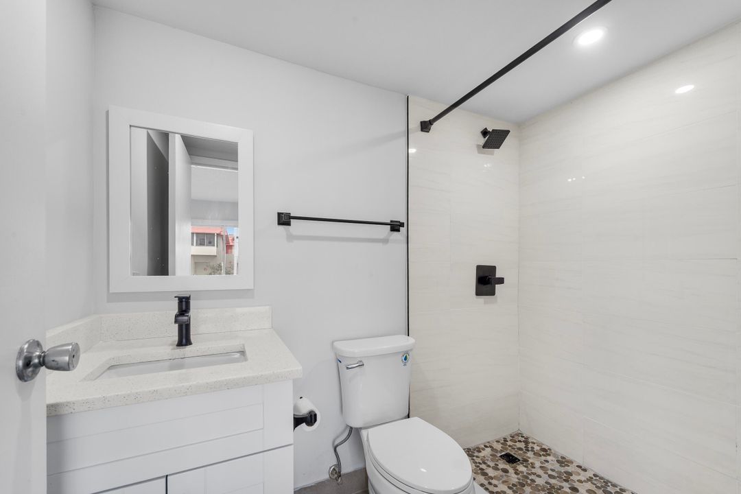 For Rent: $1,495 (1 beds, 1 baths, 720 Square Feet)