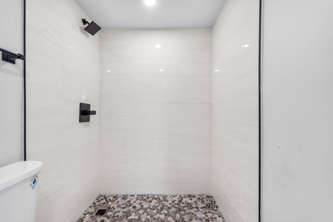 For Rent: $1,495 (1 beds, 1 baths, 720 Square Feet)