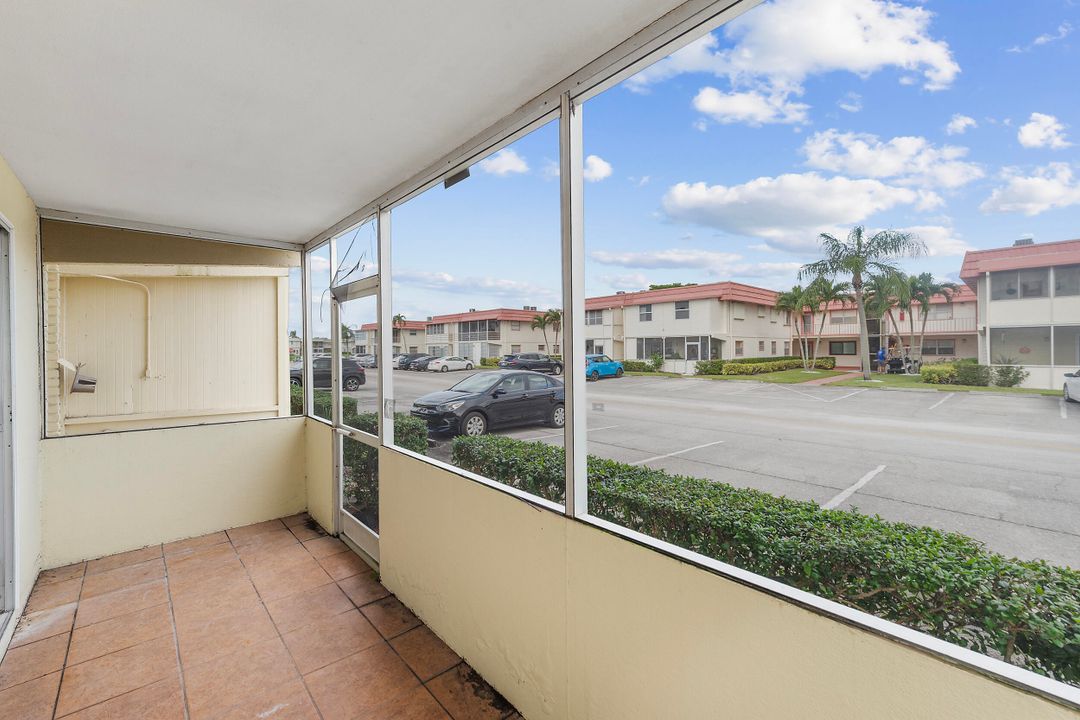 For Rent: $1,495 (1 beds, 1 baths, 720 Square Feet)