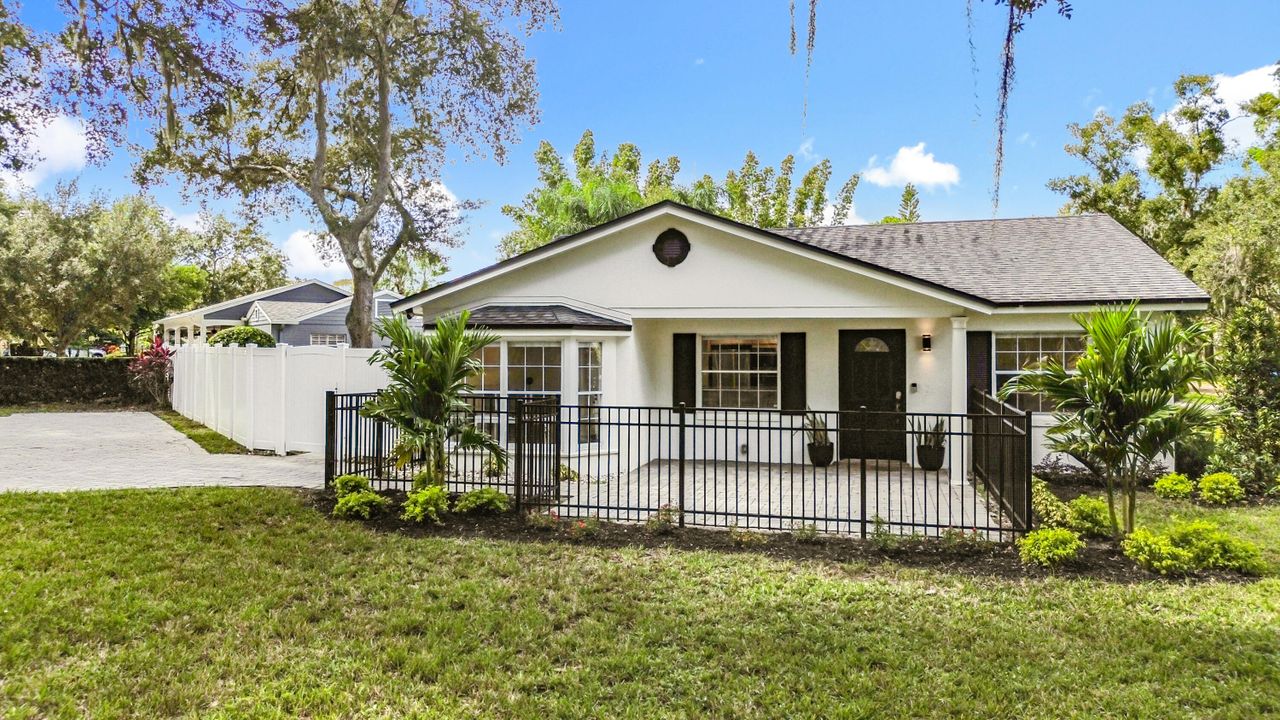 For Sale: $619,500 (3 beds, 2 baths, 1437 Square Feet)