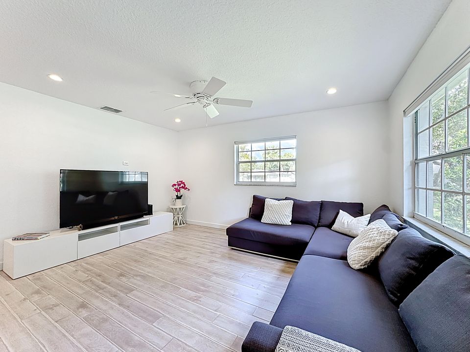 For Sale: $619,500 (3 beds, 2 baths, 1437 Square Feet)