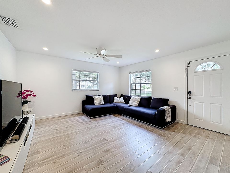 For Sale: $619,500 (3 beds, 2 baths, 1437 Square Feet)