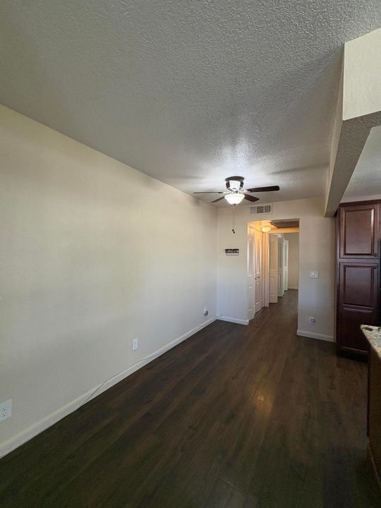 For Rent: $1,400 (1 beds, 1 baths, 684 Square Feet)