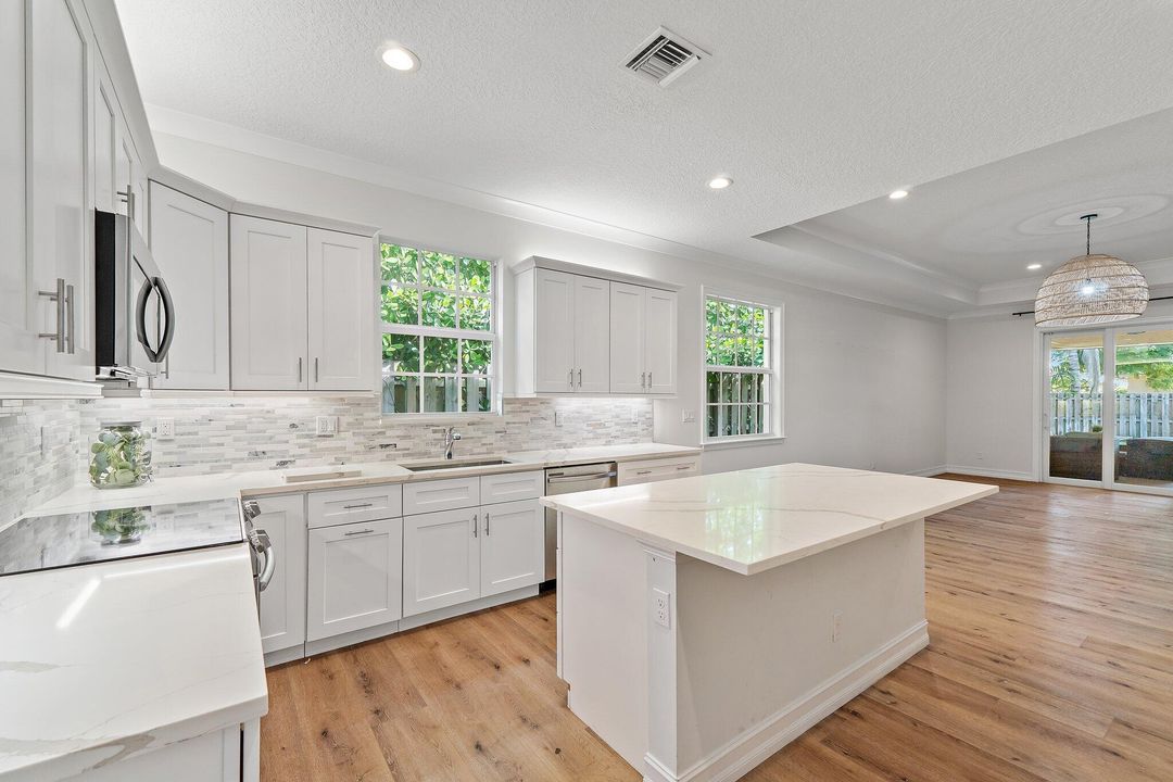 Active With Contract: $775,000 (4 beds, 2 baths, 1928 Square Feet)