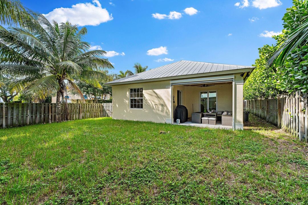 Active With Contract: $775,000 (4 beds, 2 baths, 1928 Square Feet)