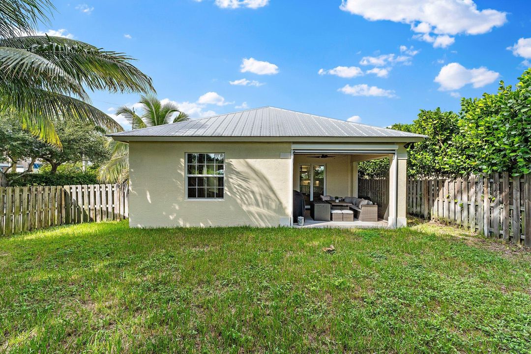 Active With Contract: $775,000 (4 beds, 2 baths, 1928 Square Feet)