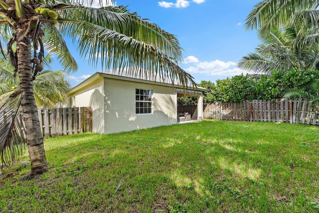 Active With Contract: $775,000 (4 beds, 2 baths, 1928 Square Feet)