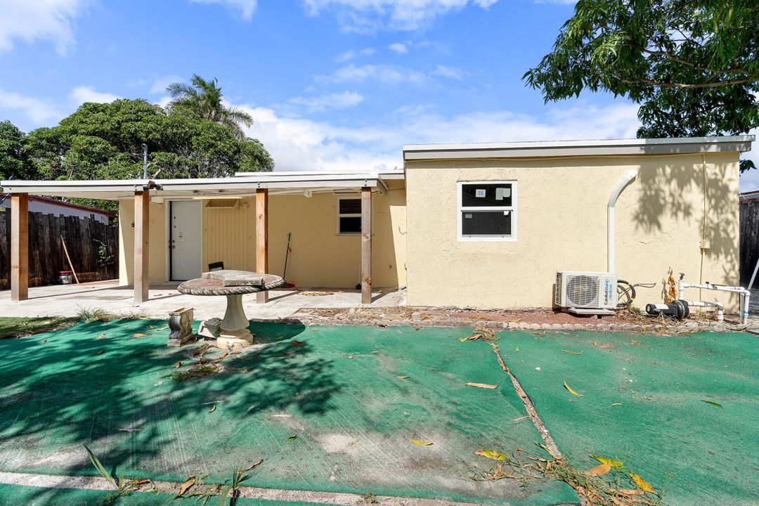 For Sale: $400,000 (2 beds, 1 baths, 1126 Square Feet)