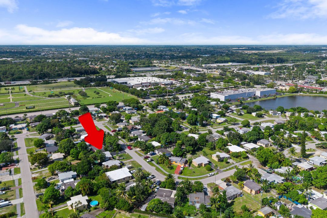 For Sale: $400,000 (2 beds, 1 baths, 1126 Square Feet)