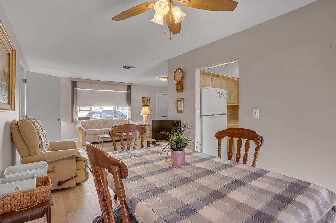 For Sale: $275,000 (2 beds, 2 baths, 1364 Square Feet)