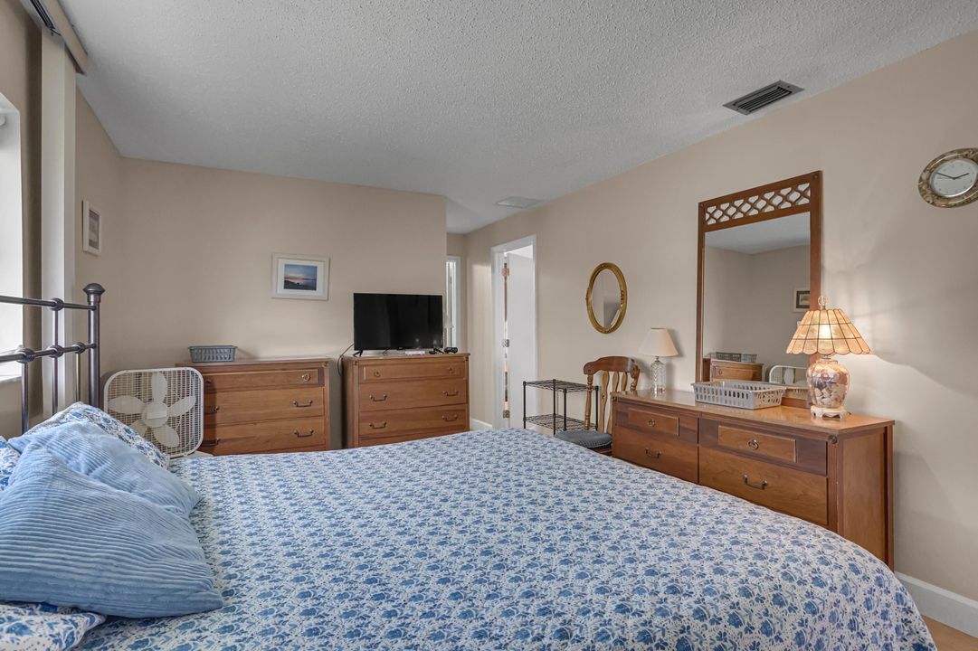 For Sale: $275,000 (2 beds, 2 baths, 1364 Square Feet)