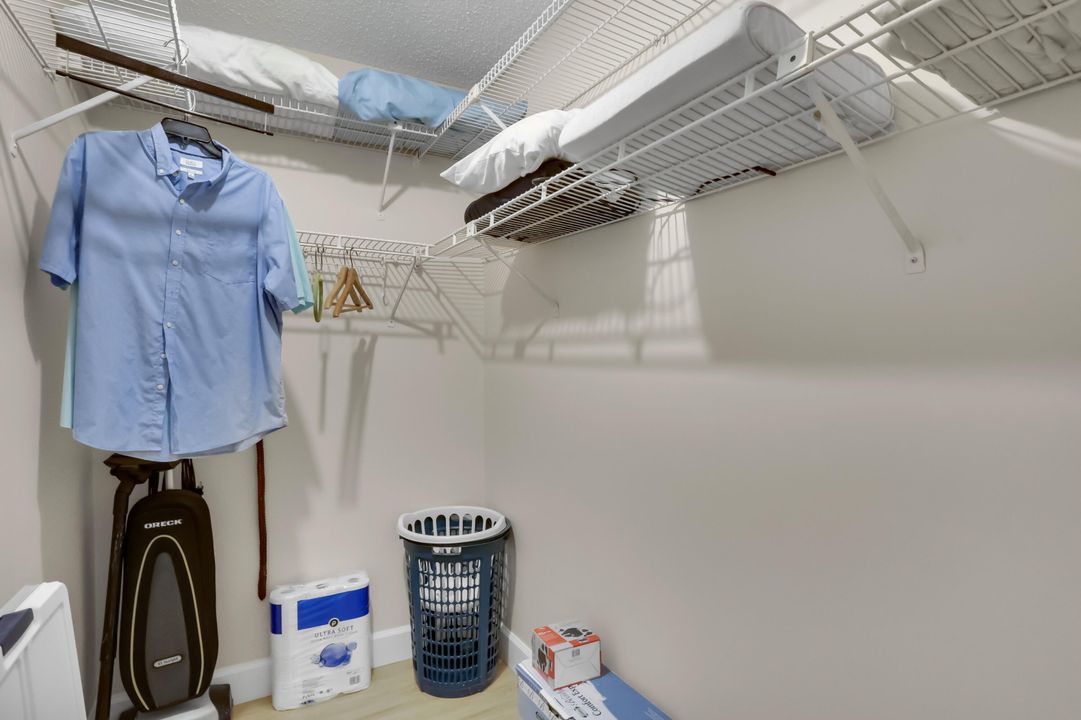 For Sale: $275,000 (2 beds, 2 baths, 1364 Square Feet)