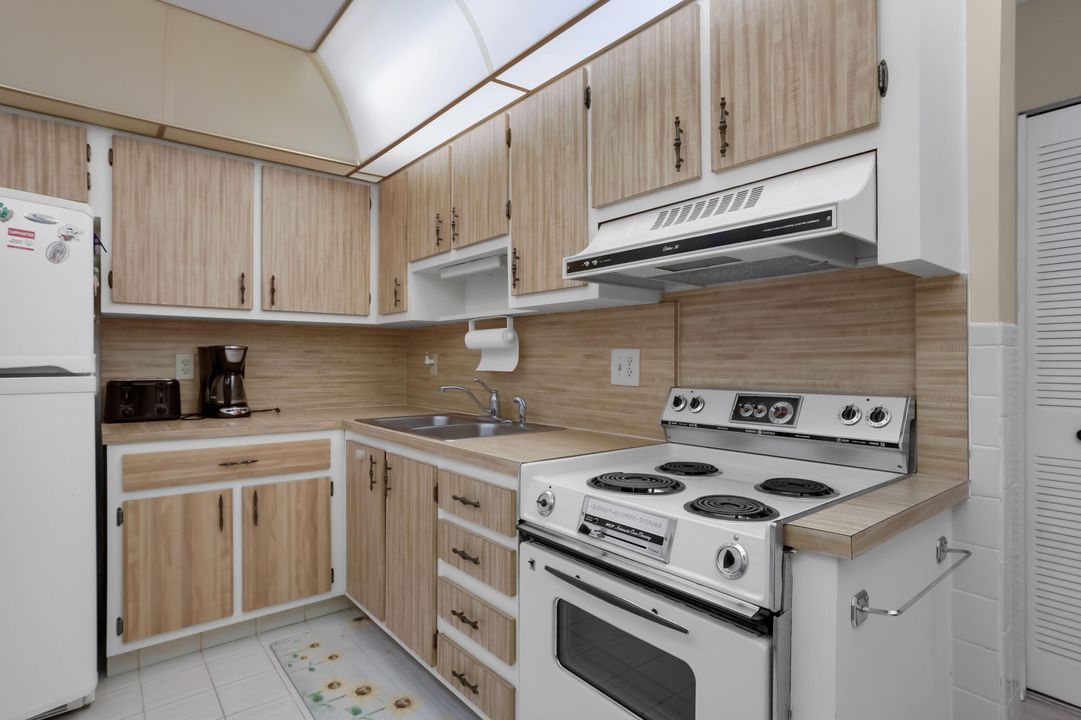 For Sale: $275,000 (2 beds, 2 baths, 1364 Square Feet)