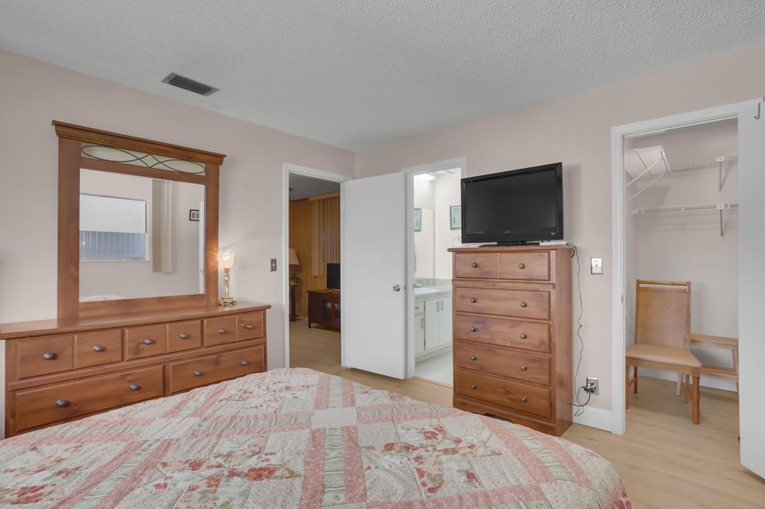 For Sale: $275,000 (2 beds, 2 baths, 1364 Square Feet)