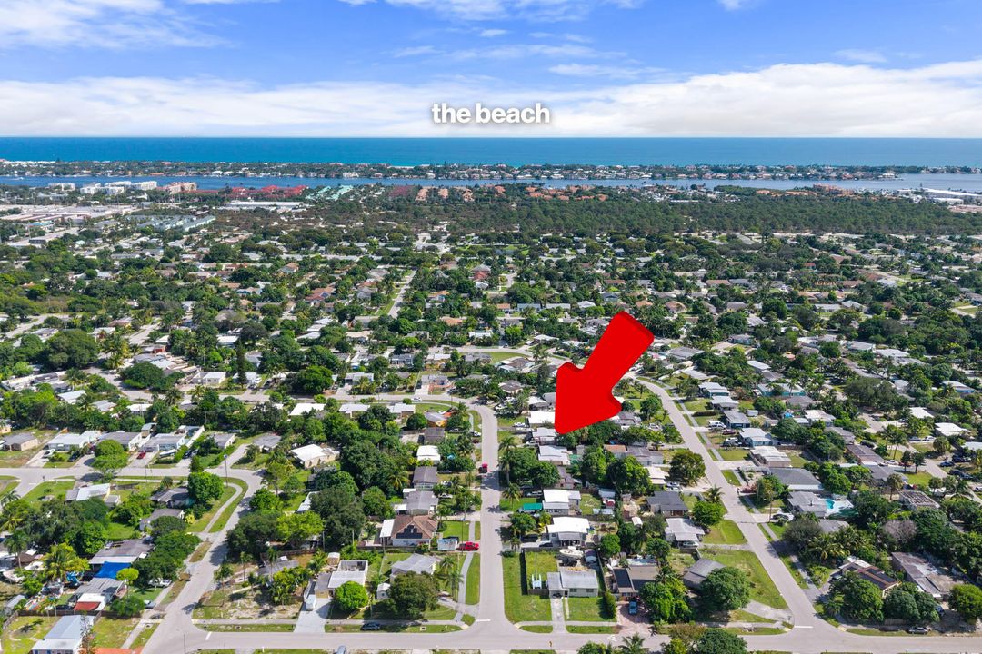 For Sale: $400,000 (2 beds, 1 baths, 1126 Square Feet)