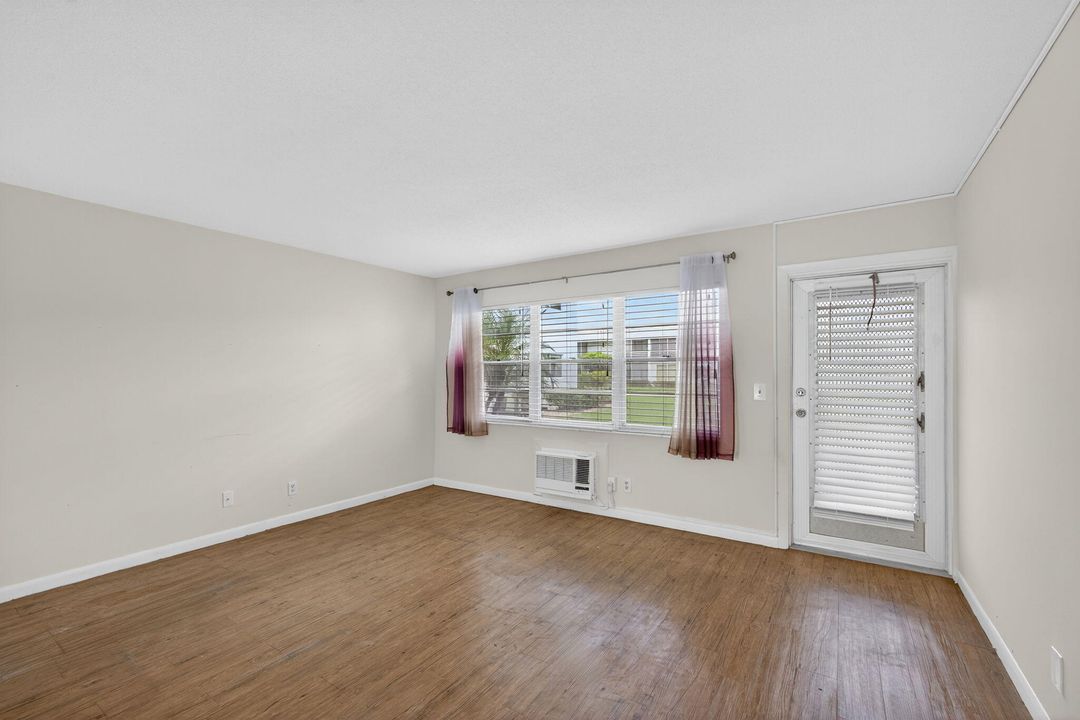 For Sale: $70,000 (1 beds, 1 baths, 570 Square Feet)