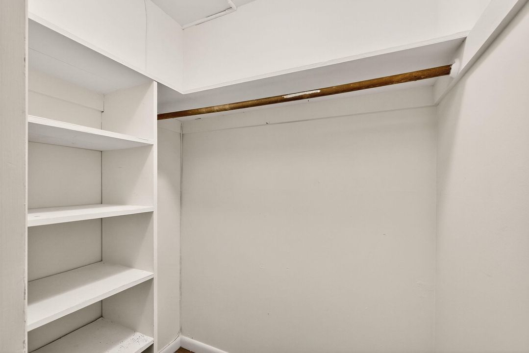 For Sale: $70,000 (1 beds, 1 baths, 570 Square Feet)