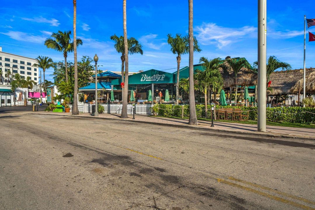 For Sale: $1,695,000 (5 beds, 4 baths, 3978 Square Feet)