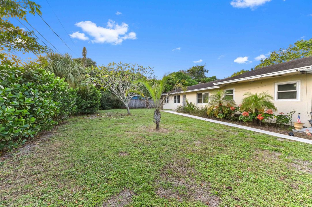 Active With Contract: $449,900 (3 beds, 2 baths, 1756 Square Feet)