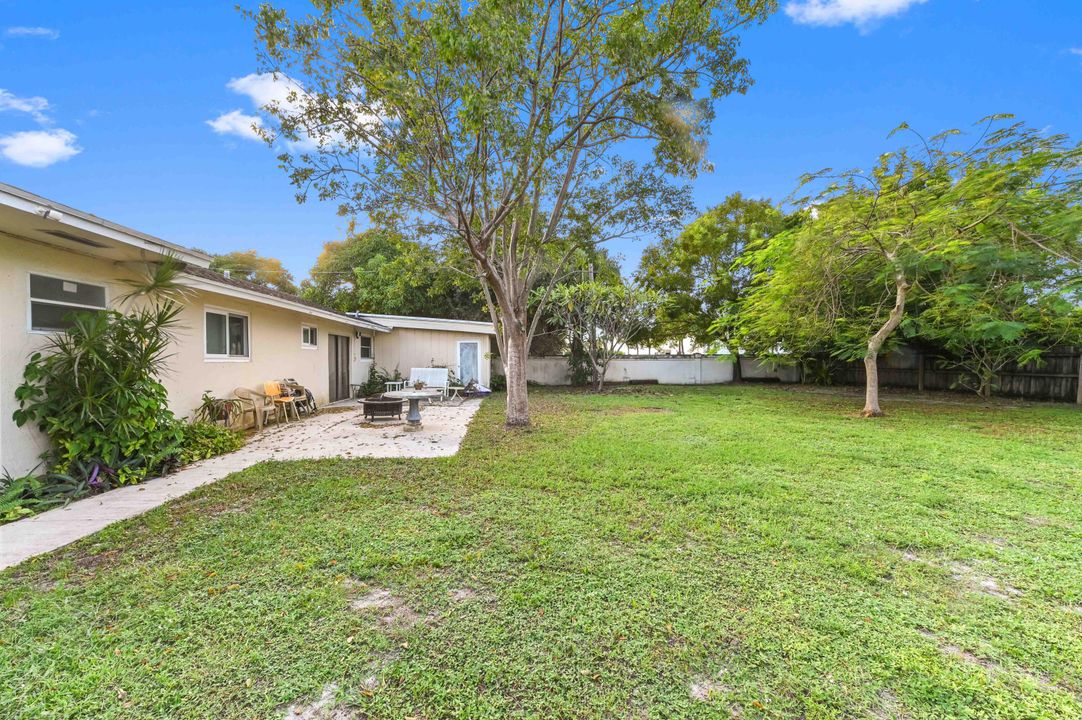 Active With Contract: $449,900 (3 beds, 2 baths, 1756 Square Feet)