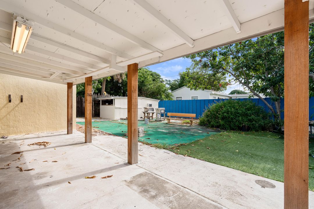 For Sale: $400,000 (2 beds, 1 baths, 1126 Square Feet)