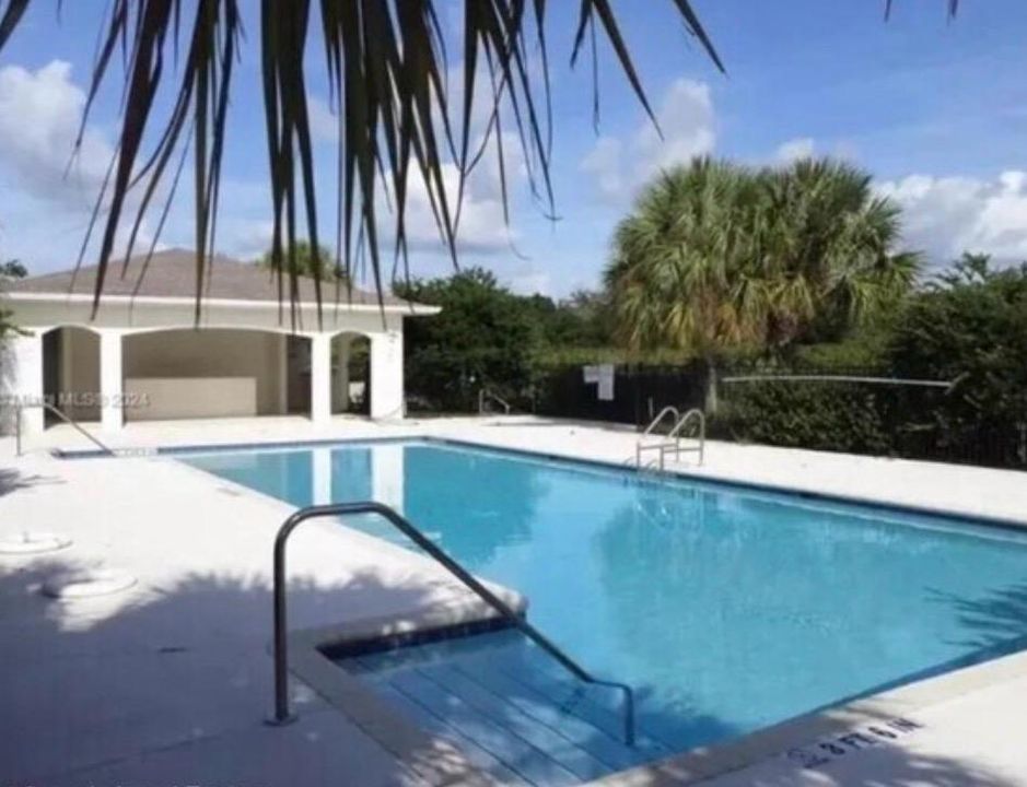 For Rent: $1,695 (3 beds, 2 baths, 1330 Square Feet)