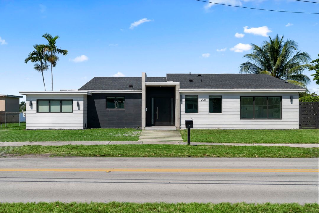 For Sale: $2,390,000 (4 beds, 4 baths, 2150 Square Feet)