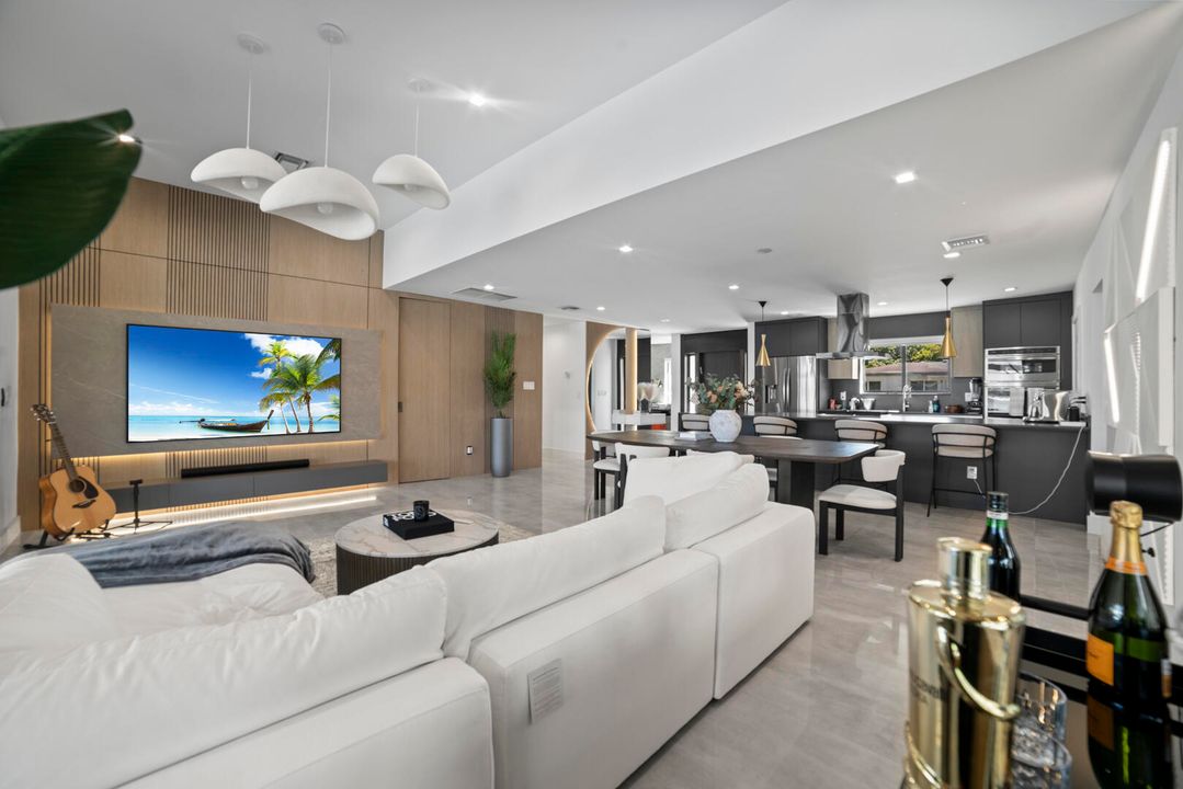 For Sale: $2,390,000 (4 beds, 4 baths, 2150 Square Feet)