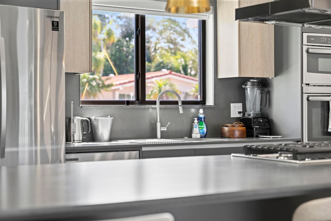 For Sale: $2,390,000 (4 beds, 4 baths, 2150 Square Feet)