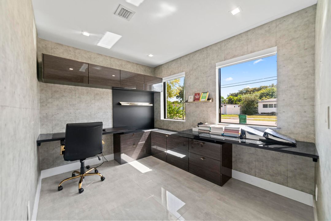 For Sale: $2,390,000 (4 beds, 4 baths, 2150 Square Feet)