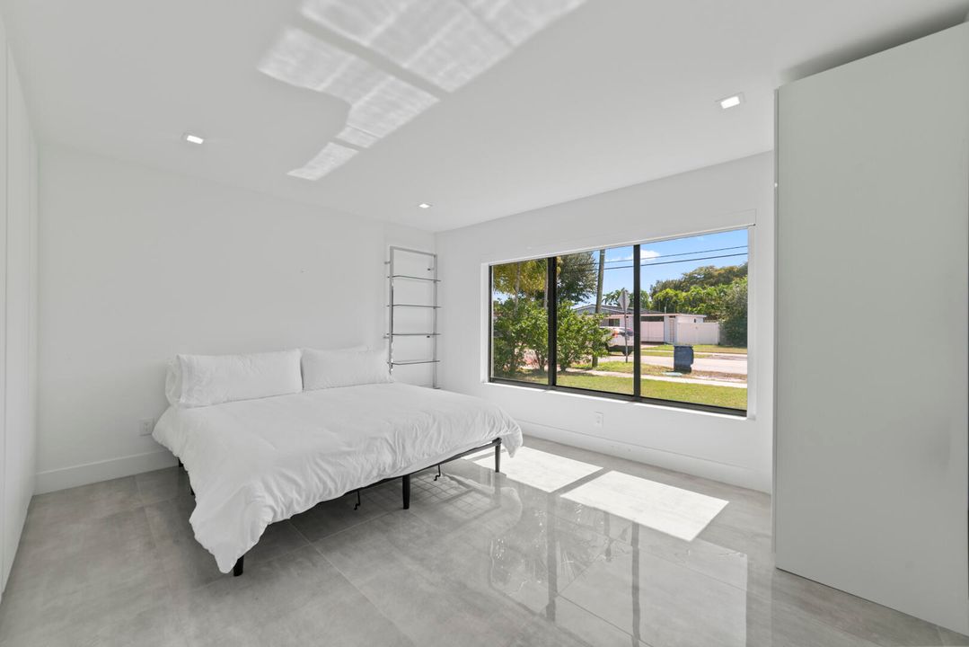 For Sale: $2,390,000 (4 beds, 4 baths, 2150 Square Feet)