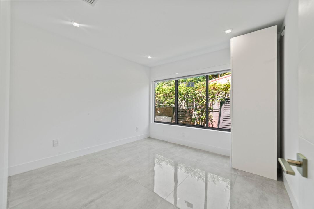 For Sale: $2,390,000 (4 beds, 4 baths, 2150 Square Feet)