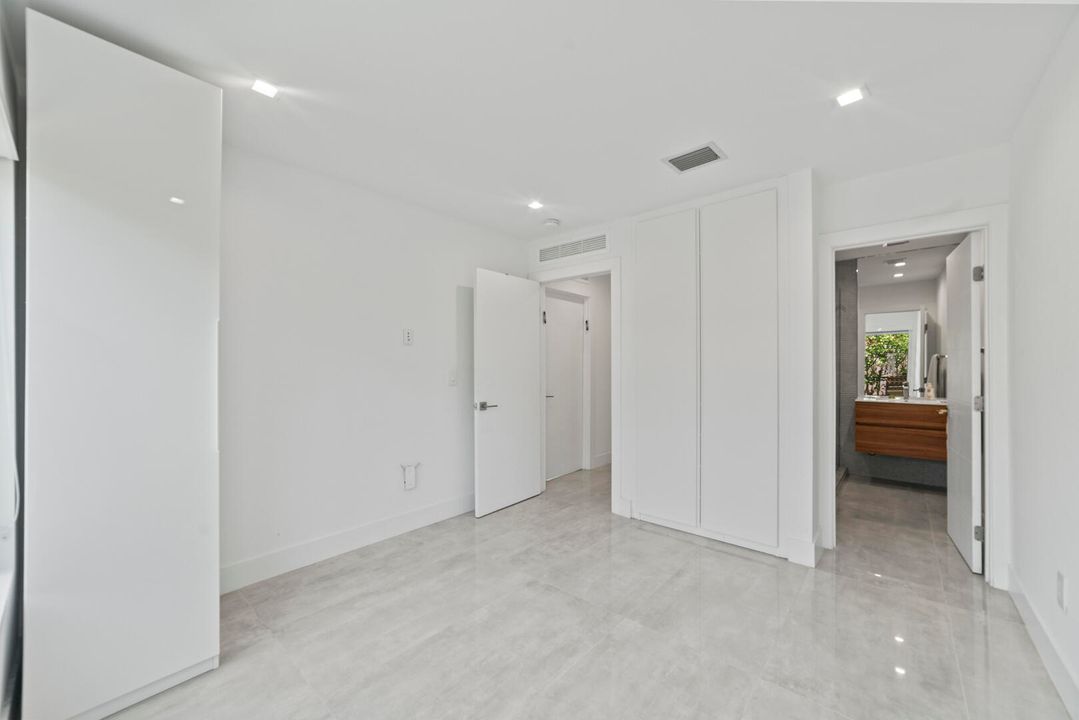 For Sale: $2,390,000 (4 beds, 4 baths, 2150 Square Feet)