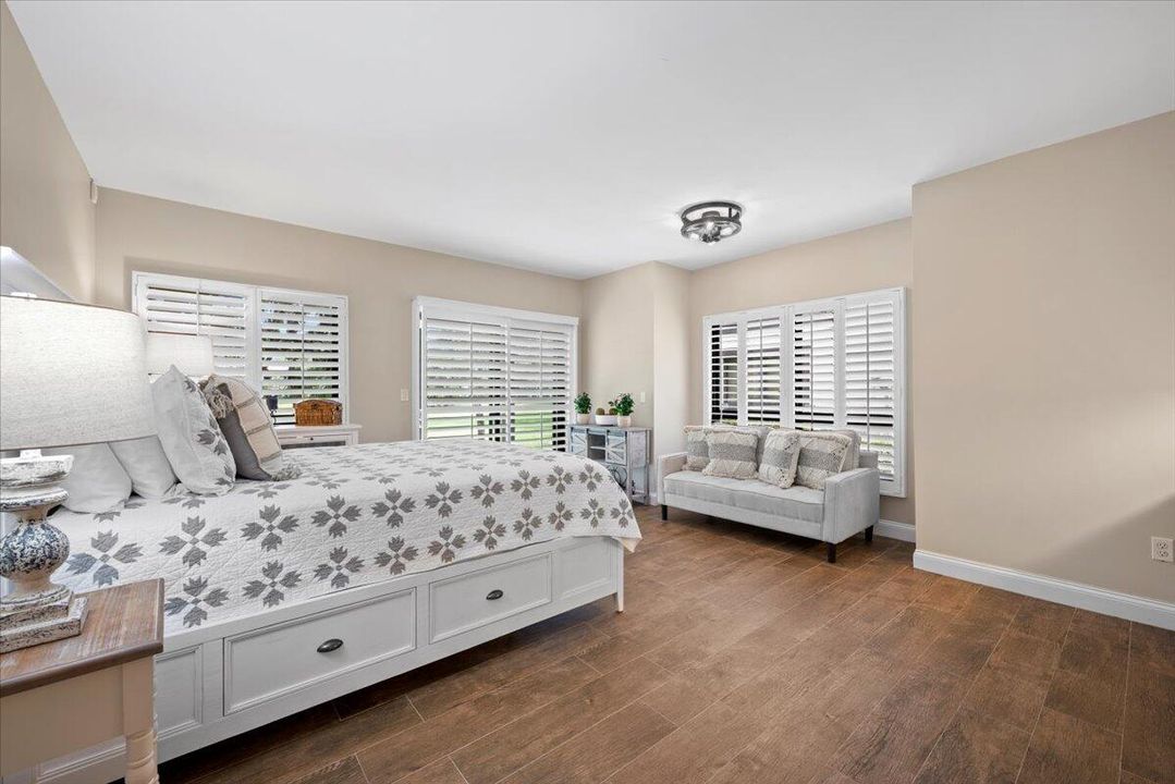 Active With Contract: $3,000 (1 beds, 1 baths, 500 Square Feet)