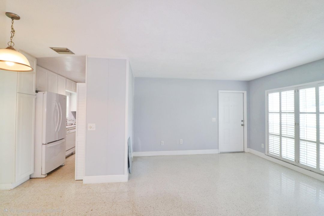 For Sale: $295,000 (2 beds, 1 baths, 808 Square Feet)