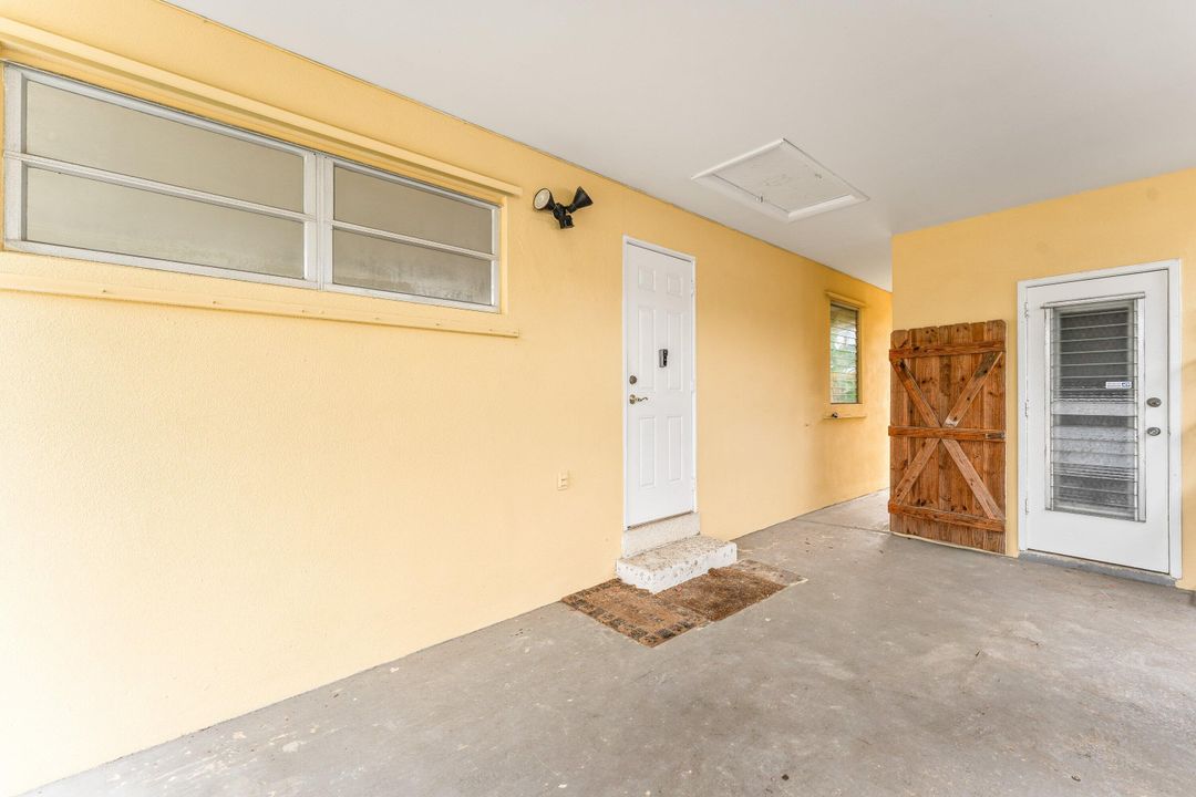 Active With Contract: $350,000 (2 beds, 1 baths, 1089 Square Feet)