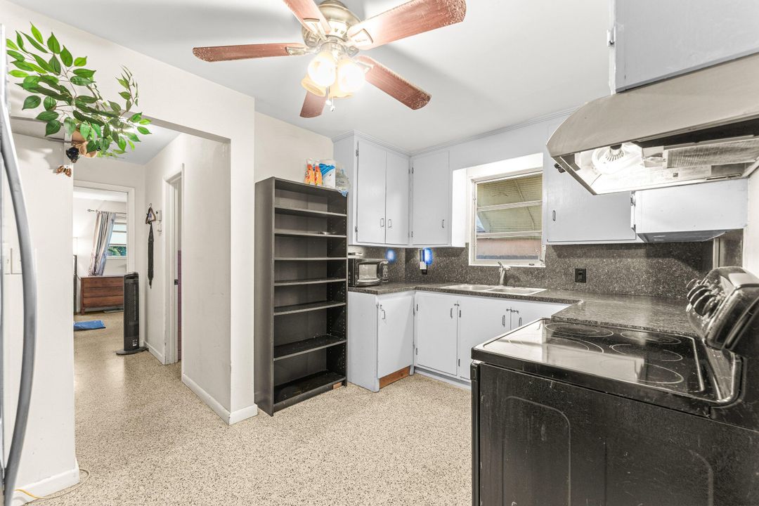 Active With Contract: $350,000 (2 beds, 1 baths, 1089 Square Feet)