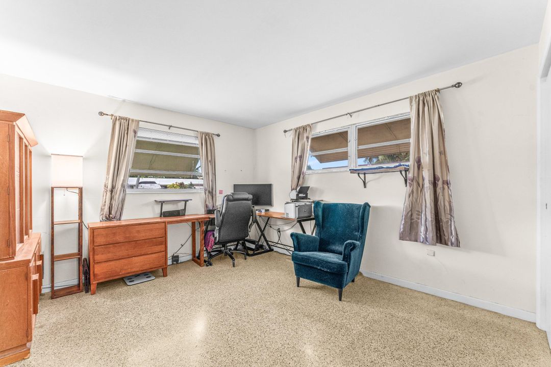 Active With Contract: $350,000 (2 beds, 1 baths, 1089 Square Feet)