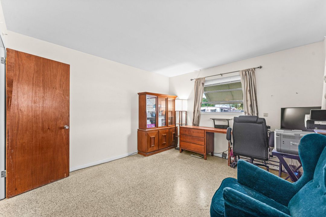 Active With Contract: $350,000 (2 beds, 1 baths, 1089 Square Feet)