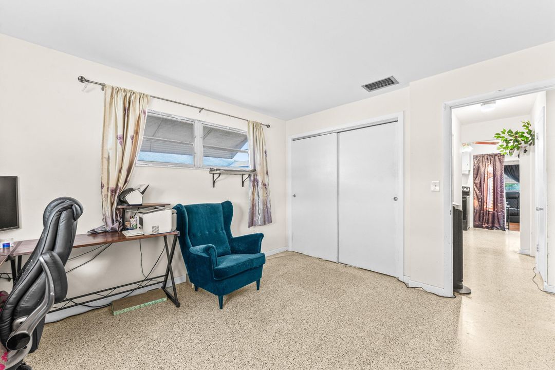 Active With Contract: $350,000 (2 beds, 1 baths, 1089 Square Feet)