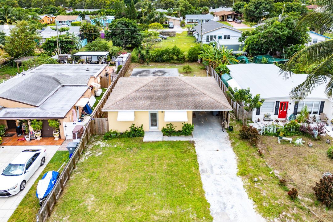 Active With Contract: $350,000 (2 beds, 1 baths, 1089 Square Feet)