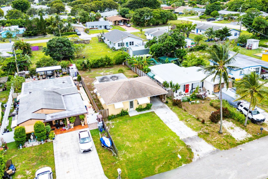 Active With Contract: $350,000 (2 beds, 1 baths, 1089 Square Feet)