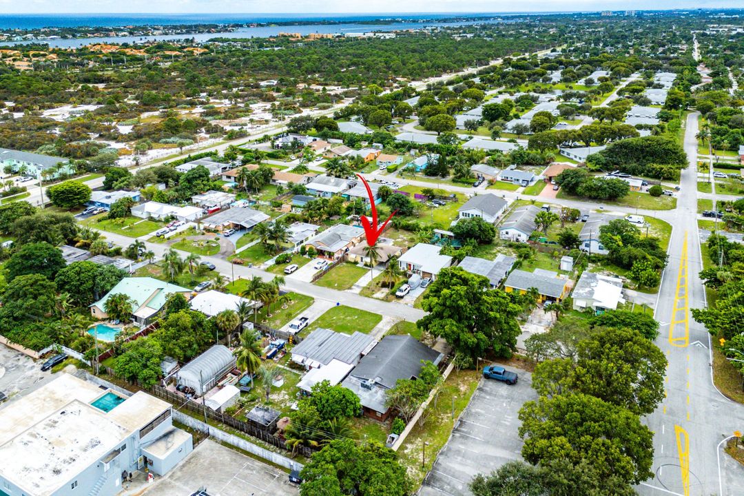 Active With Contract: $350,000 (2 beds, 1 baths, 1089 Square Feet)