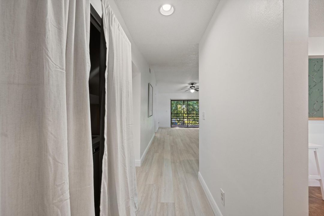 待售: $225,000 (2 贝兹, 2 浴室, 1021 平方英尺)