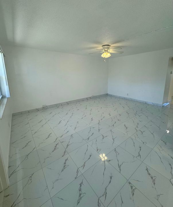 Active With Contract: $1,550 (2 beds, 1 baths, 798 Square Feet)